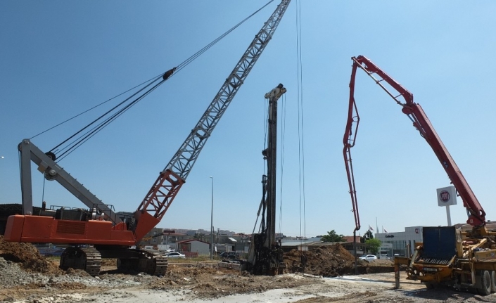 Bandırma’da viyadük ve köprülü kavşak çalışmaları hızlandı