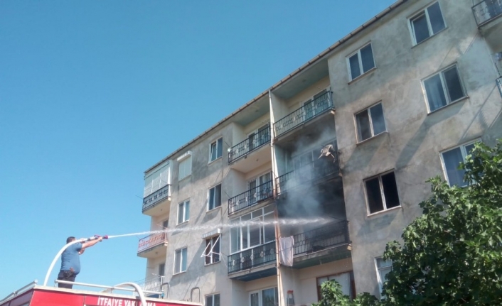 Bursa’da bir vatandaş oturduğu evi ateşe verdi