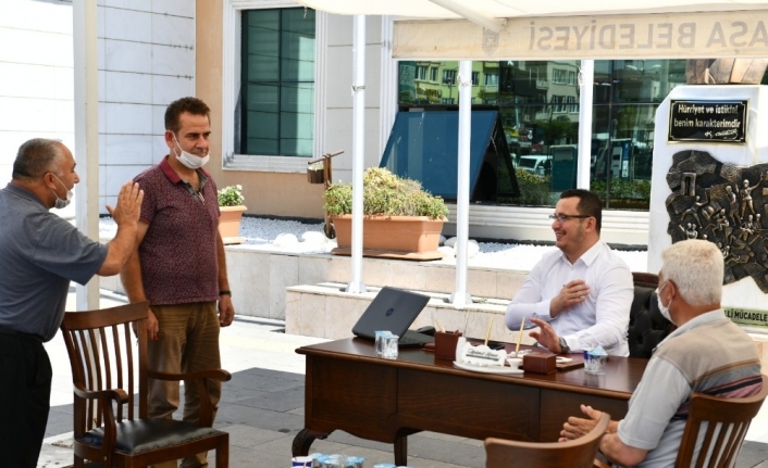 Dünyanın en büyük makam odası...Başkan makamını meydana taşıdı