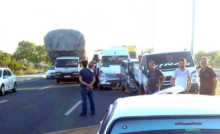 Edremit’te zincirleme kaza: 8 yaralı