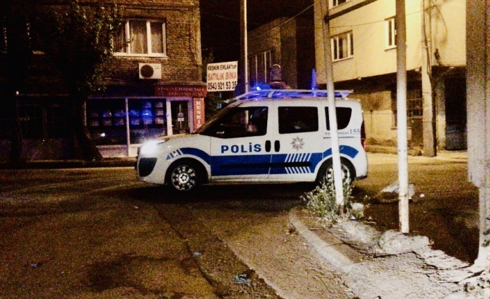 Hırsızlık yaparken yakalandı, ’virüs var’ diyerek polisleri uzaklaştırmaya çalıştı