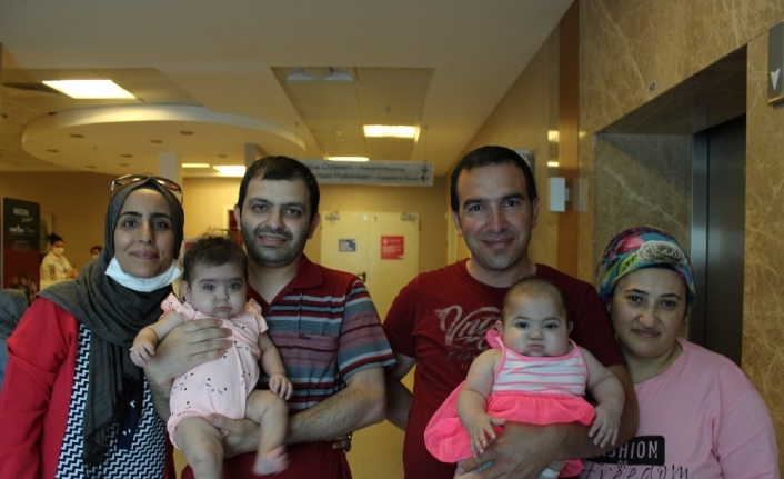 İki bebek, iki kahraman baba