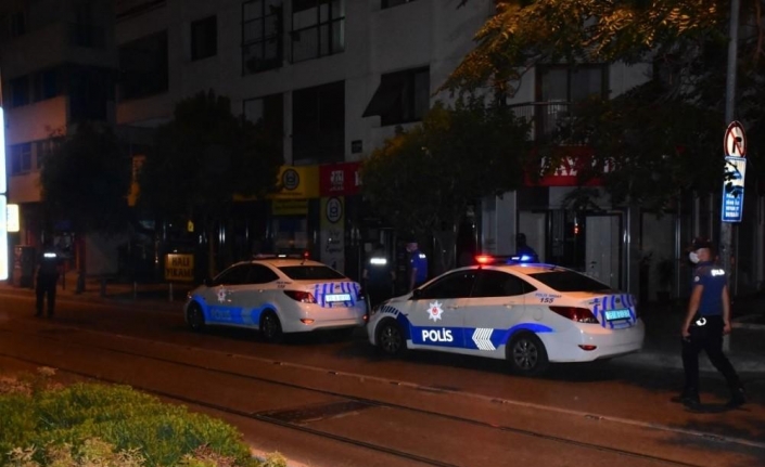 İzmir polisi fuhuşa geçit vermiyor