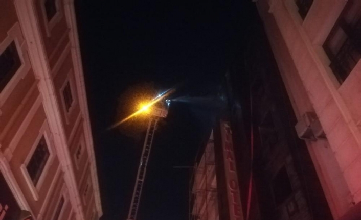 İzmir’de korku dolu anlar: 5 katlı otelde yangın çıktı