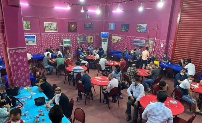 İzmir’de kumar oynayan 48 kişiye ceza