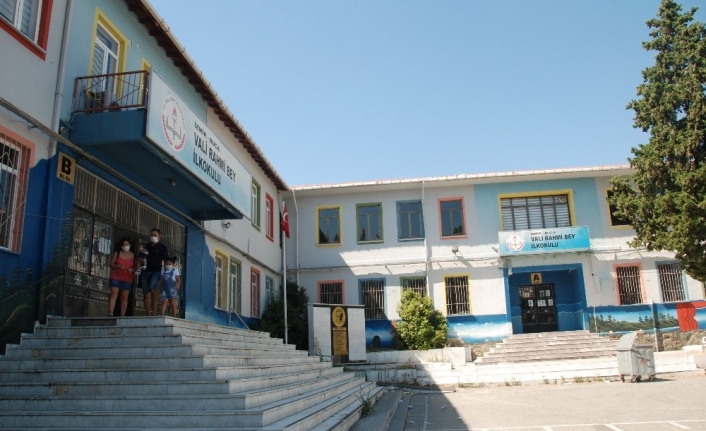 İzmir’de okulda yaşanan öğretmen kuyruğu sona erdi