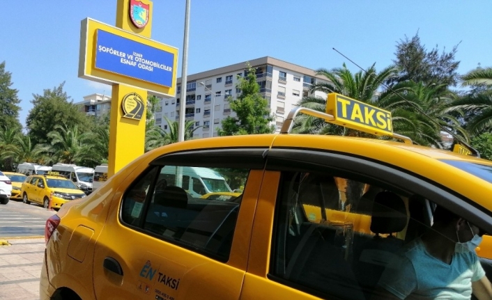İzmir’de taksiler için şikayet ve öneriler kayda alınıyor