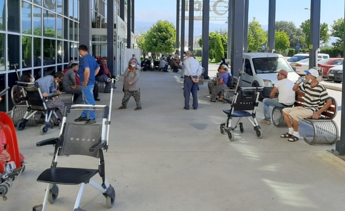 İzmir’de tekel bayide veresiye içki cinayeti: 2 ölü, 1 yaralı