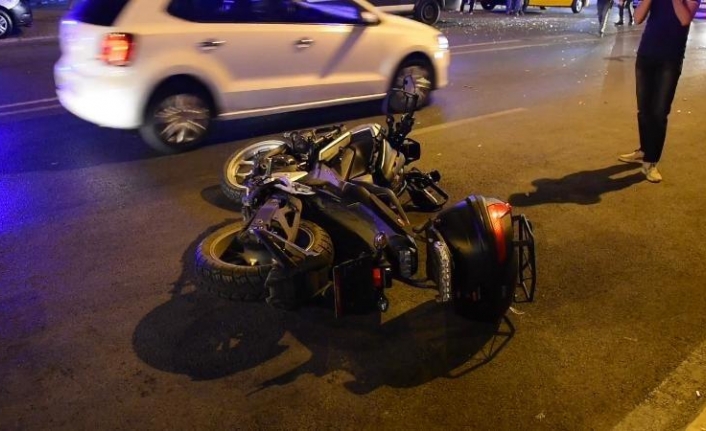 İzmir’de trafik kazası: 1’i polis 2 yaralı