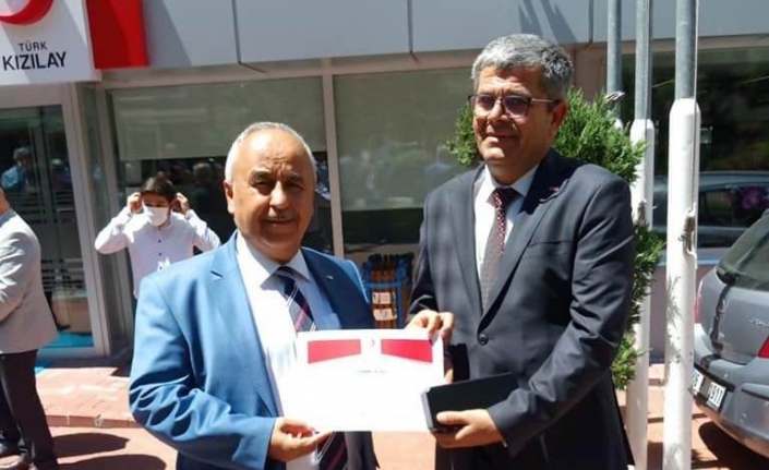 Kızılay Edremit Şubesi plaket ile ödüllendirildi