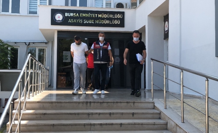Maske ve şapkayla yüzünü kapatıp okulların Atatürk büstlerini böyle çaldı