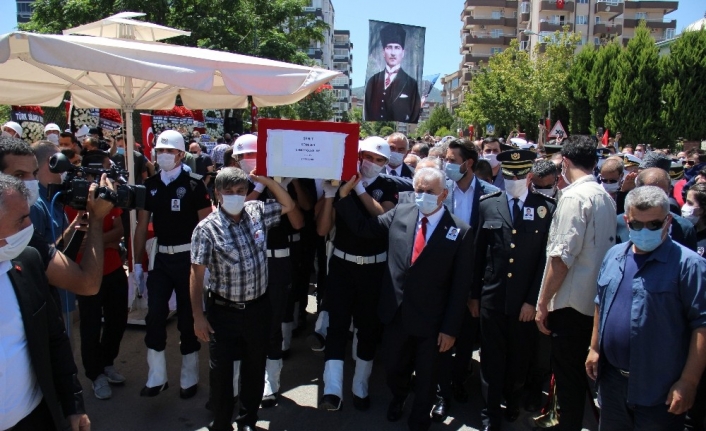 Şehit Polis Semih Güzelay, İzmir’de son yolculuğuna uğurlandı