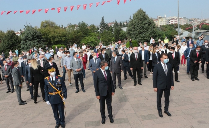 30 Ağustos zaferi çelenk sunma töreniyle kutlandı