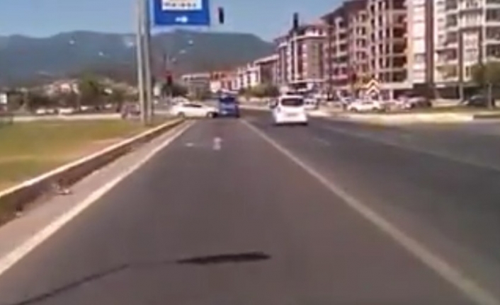 3 jandarmanın yaralandığı kaza anı araç kamerasına böyle yansıdı