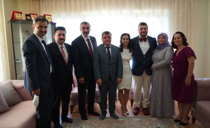 Ak Partili başkan CHP’li başkandan kız istedi