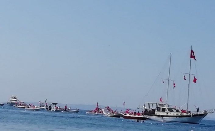 Avşa’da 30 Ağustos tekneler ile kortej eşliğinde kutlandı