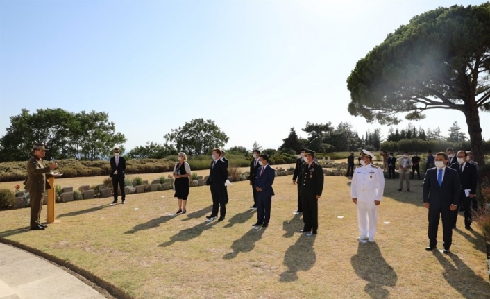 Avustralyalıların Lone Pine Anıtı’nda sosyal mesafeli tören
