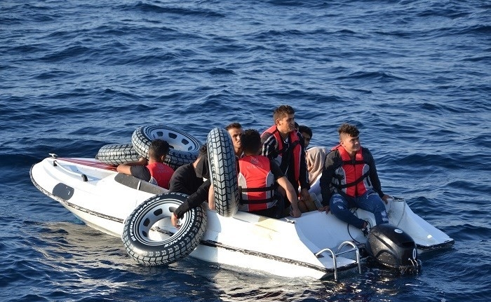 Balıkesir’de 12 düzensiz göçmen yakalandı