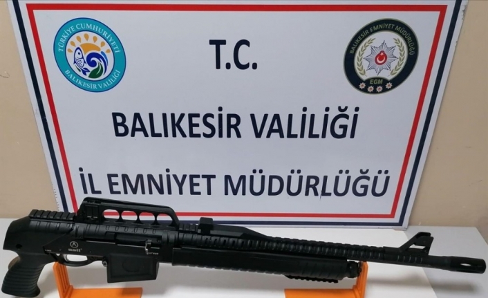 Balıkesir’de 4 adet ruhsatsız silah ele geçirildi