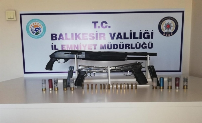 Balıkesir’de polis 7 silah ele geçirdi