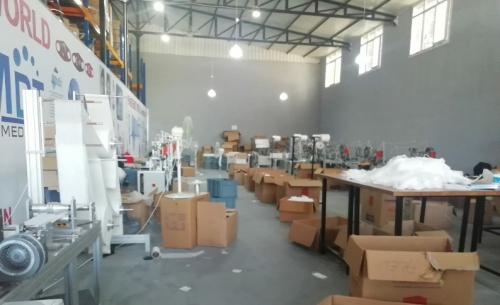 Buca’da kaçak maske operasyonu: 17 bin çocuk maskesine el konuldu
