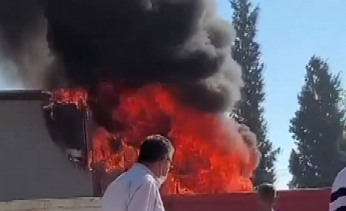 Bursa’da park halindeki tır alev alev yandı