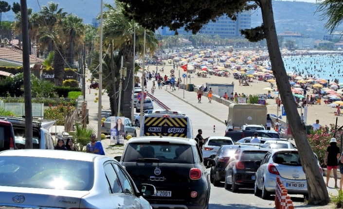 Çeşme’de bayram yoğunluğu