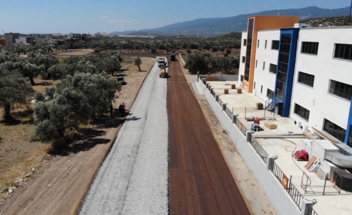 Edremit’te yollar asfaltlanıyor