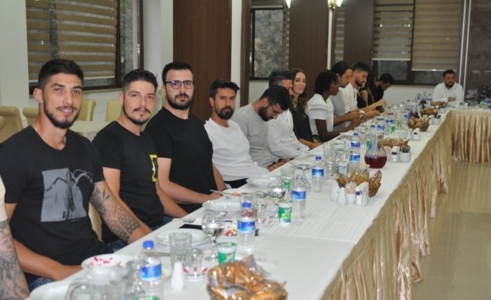 Efeler’e kupa öncesi moral yemeği
