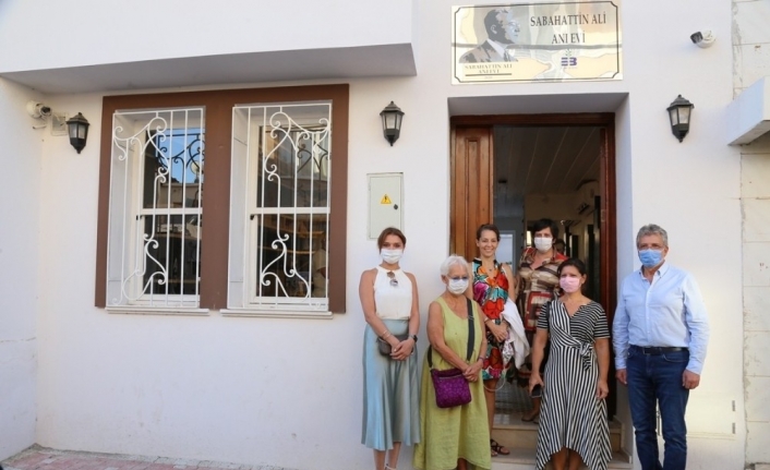 Kızından baba evine anlamlı  ziyaret etti