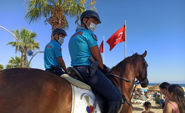İzmir’de jandarma ekipleri çeşitli suçlardan aranan 30 şüpheliyi yakaladı