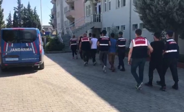 İzmir’de jandarmadan terör operasyonu: 4 gözaltı