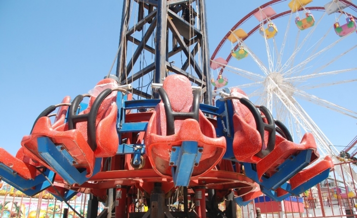 İzmir’de lunapark oyuncağının halatı koptu: 3 yaralı