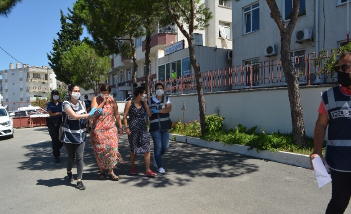 Plaj fareleri Ayvalık polisi’nden kaçamadı