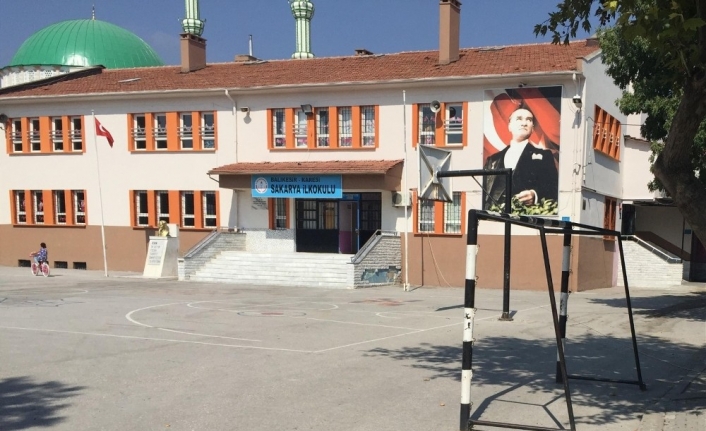 Sakarya İlkokulunda yıkım tamamlandı, sıra temel atmada