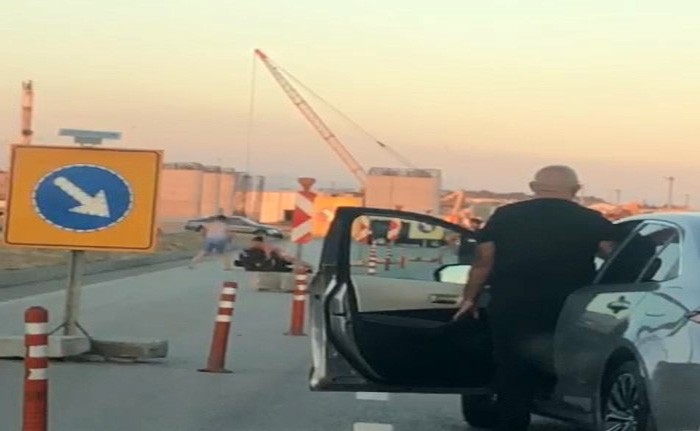 Trafikte yol verme kavgası kamerada