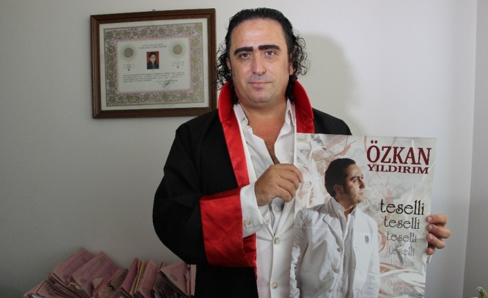 Türkücü avukat baro tartışmalarını yumuşatmak için albüm çıkardı