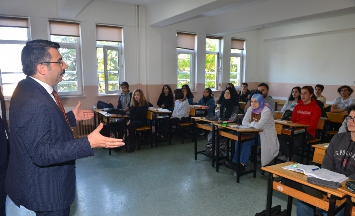 Yıldırım Belediyesi YKS tercihinde gençlerin yanında