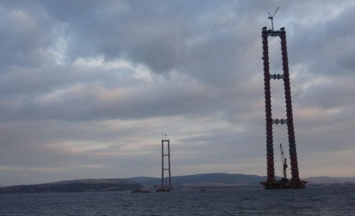 1915 Çanakkale Köprüsü’nde 2’nci kılavuz halat çekiliyor