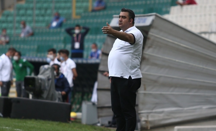 Adana Demirspor Teknik Direktörü Ümit Özat: "Sahada mücadele etmeden kazanılmıyor"