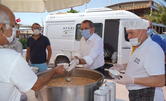 Ayvalık’ta Başkan Ergin’den aşure ikramı