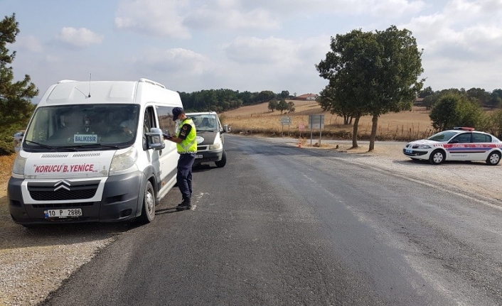 Balıkesir’de jandarma sürücülere ceza yağdırdı