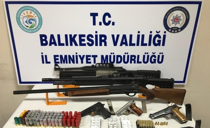 Balıkesir’de polisten şafak operasyonu