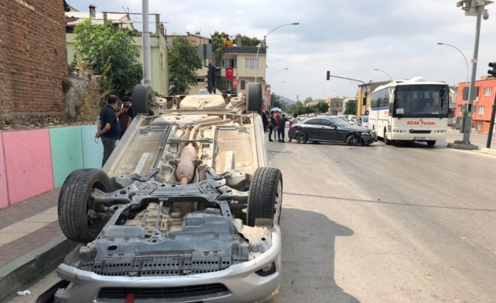 Bursa’da kaza yapan oğlunun yanına giden baba aracıyla takla attı