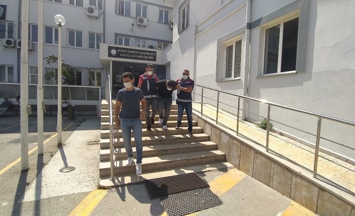Bursa’da oto hırsızları uyuşturucuyla yakalandı