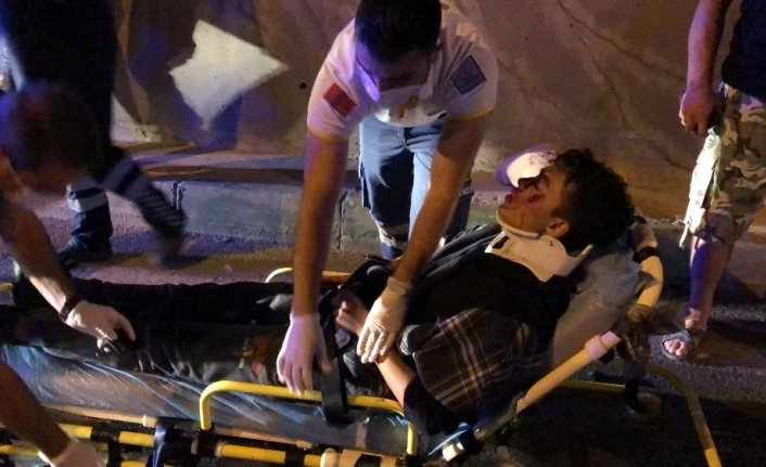 Bursa’da trafik kazasında can pazarı... Otomobil minibüse arkadan çarptı: 6 yaralı
