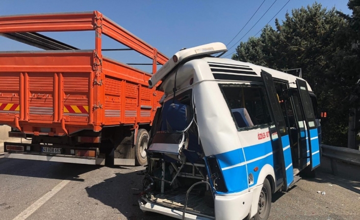 Bursa’da yolcu otobüsü, yolcu minibüsüne çarptı: 10 yaralı