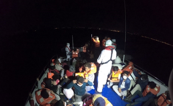 Çeşme açıklarında 40 düzensiz göçmen kurtarıldı