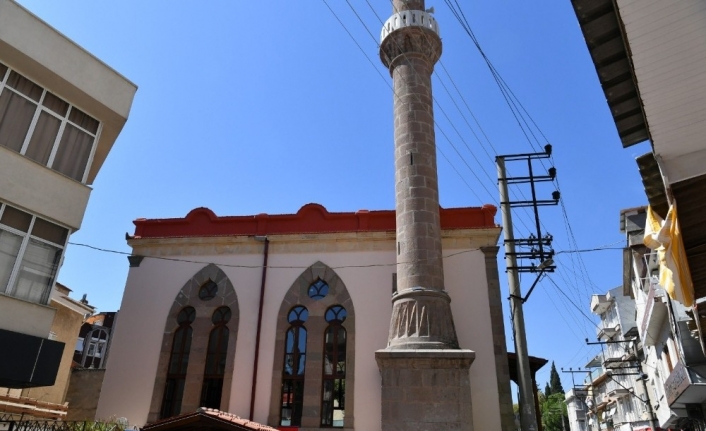 Edremit’te 169 yıllık cami restorasyonu tamamlanarak sade bir törenle hizmete açıldı