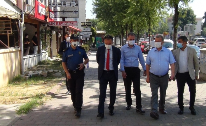 Emniyet müdüründen maske takmayan 4 polise ceza